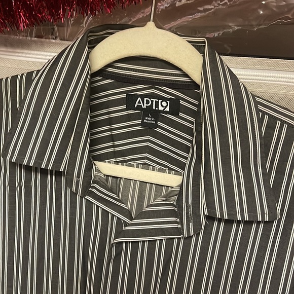 Apt 9 Dress Shirt short sleeve Dark gray and white stripe. Size L - Picture 4 of 5